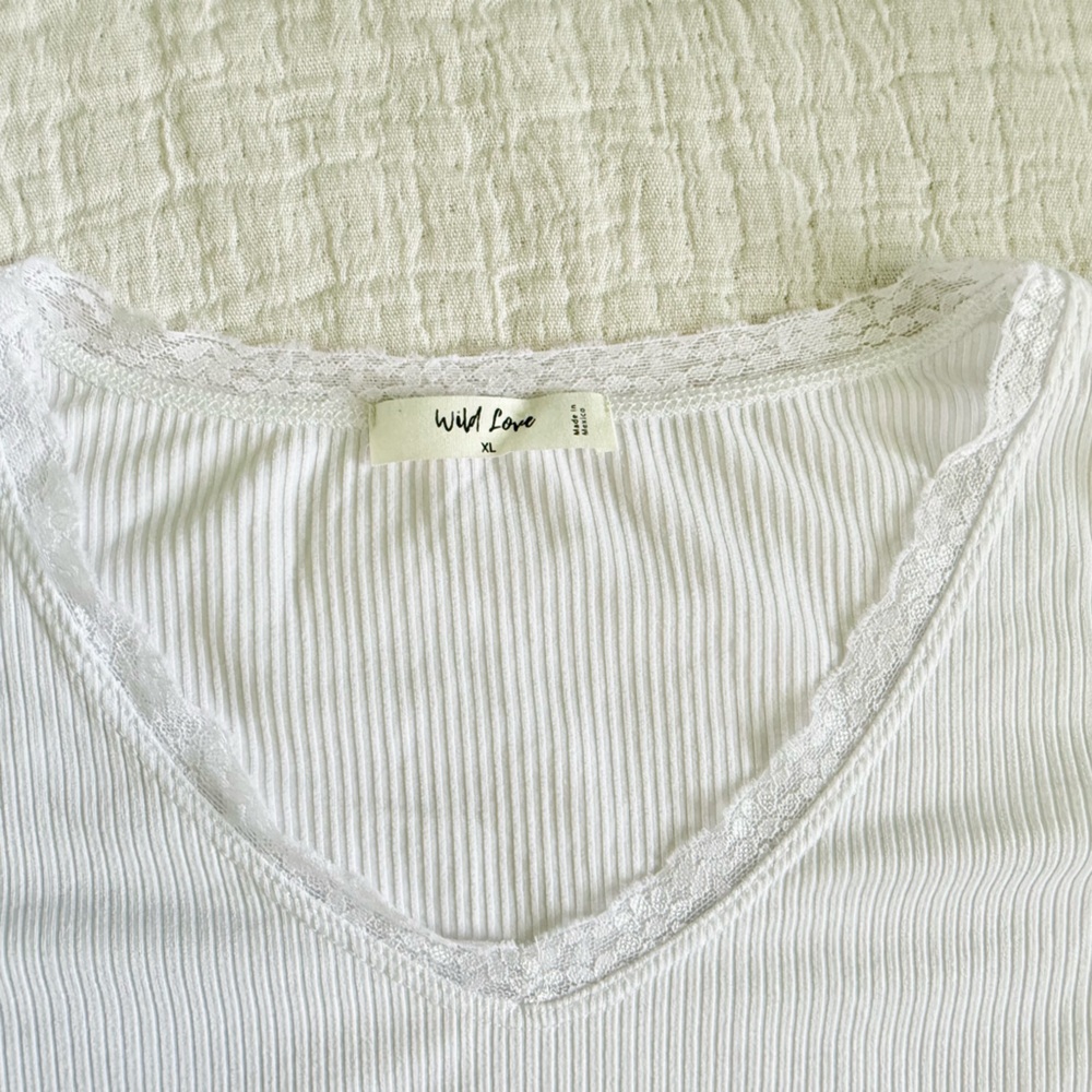 White basic tee - Picture 2 of 2